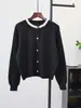 Otoño e Invierno 2025 Nuevo Estilo Suéter Chaqueta de Punto Grueso con Perlas Pequeñas Diseño Holgado Suave y Sedoso Cárdigan de Punto Tendencia para Mujer