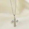 Accesorios de Collar con Colgante de Cruz de Acero de Titanio y Circonita Europeos y Americanos para Mujer, Lujo Ligero, Acero Inoxidable de Alta Gama, Cadena para Clavícula que No se Desvanece