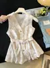 Top Feminino Petite Estilo Coreano Fresco e Elegante Floral Sem Mangas, Nova Moda Verão 2026 Camisa com Decote V Cintura Marcada