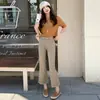 Calça Cropped Jeans Azul Vintage Flare com Barra Desfiada, Azul-Preto Nostálgico, Cor Chá com Leite, Off-White, Estampa Yichun