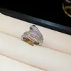 Anel Aberto de Cruz com Zircônia Banhado a Ouro 14K Real com Design Único, Anel de Dedo Indicador de Nicho, Sensação de Luxo Leve e Alto Padrão, Joia Feminina