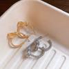 Pendientes de aguja con letras geométricas de trefilado, chapados en plata y oro auténtico, sencillos y elegantes, de alta gama y con un toque de sentido para mujer.