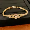 Pulsera con cierre redondo de flor incrustada de circonita bañada en oro real, sensación de lujo ligero de nicho de alta gama, accesorio de mano exquisito y único
