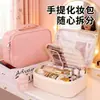 Bolsa de cosméticos de viagem de grande capacidade para mulheres, design minimalista 2026, à prova d'água, portátil e inclui uma necessaire