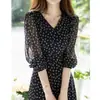Vestido preto pequeno de seda de alta qualidade com bolinhas, novo vestido floral francês feminino de verão 2026, vestido longo de seda de amoreira