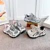 Tênis Esportivo Infantil 2026 Outono Novo Modelo Popular para Meninos e Meninas Fashionável Casual para Exterior Solado Macio Antiderrapante Tênis de Pai