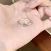 Livro Vermelho Pequeno com coleção atacado anel liso anel de zircônia e diamante anel de dedo aberto de alta qualidade nicho feminino não desbota