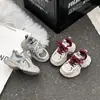 Zapatillas Deportivas para Niña 2025 Otoño/Invierno Nuevo Estilo Más Terciopelo Antideslizantes Zapatillas de Correr para Niños Suela Suave Niños Medianos y Grandes Ligeras Zapatillas de Papá