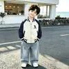 Chaqueta de Béisbol de Moda para Niños 2026 Nuevo Otoño Estilo Coreano Infantil Tendencia Dinosaurio Corta Bloque de Color Chaqueta Top