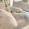 Set de Algodón de Cuatro Piezas Estilo Ins de Dibujos Animados Lindo 100% Algodón Funda de Edredón Sábanas Juego de Cama de Tres Piezas para Dormitorio Niños