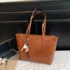 Bolso de mano grande de cuero encerado para mujer, nuevo bolso de hombro de moda 2025, bolso de mensajero elegante y versátil