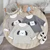 Camiseta interior de forro polar para niños, nuevo diseño a rayas de otoño e invierno con bolsillos tridimensionales, top cálido informal de doble capa para bebés, al por mayor