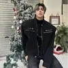 Chaqueta de Mezclilla Lavada Vintage con Hombros Acolchados, Estilo Corto, Diseño Patchwork, Marca de Moda, Diseño Metálico, Chaqueta sin Cuello para Hombre