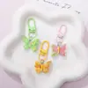 Llavero de resina con forma de mariposa de colores pastel, estilo lindo y dulce, colgante femenino, suministro para puestos callejeros y mercados nocturnos, accesorios de alta calidad al por mayor