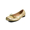 Sapatos confortáveis de moda nicho com sola macia de 2 cm, novo estilo de verão 2026, sapatos rasos slip-on de bico quadrado para vovó