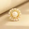 Anillo Geométrico Redondo de Zirconia Micro-pavimentada Elegante de Gama Alta Anillo de Perla de Agua Dulce Natural de Tamaño Ajustable para Mujer