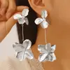 Brincos de sentido de design de liga de estilo frio europeu e americano para mulheres brincos de folha retrô Brincos de moda de joias transfronteiriças para mulheres