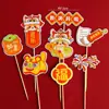 Mesa de Sobremesa de Aniversário de Bebê Vermelha Novo Estilo Chinês Cartão Decorativo para Bolo de Aniversário de 100 Dias Roupa de Festa de Lua Cheia