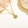 Colar Feminino de Zircônia com Diamante Colorido Cruzado Light Luxury Nicho High-End Versátil Moda Pingente Exquisito Corrente Clavícula