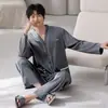 Pijama masculino, nova coleção outono/inverno 2026, de manga longa, tecido de seda gelada, tamanho grande, conjunto confortável para ficar em casa, adequado para usar fora