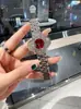 Soporte de Envío Directo Trébol de Cuatro Hojas Completo de Diamantes Nicho Lujo Ligero Tendencia de Moda Correa de Acero Reloj de Cuarzo para Mujer Reloj Deichka