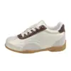 Zapatillas de moda 2026 estilo nuevo, zapatos de lona para mujer con suela gruesa para otoño, con cordones, con tacón oculto, zapatillas de entrenamiento negras alemanas, adecuados para mujeres menudas
