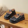 Sapatos de Couro Fechados Vazados para Meninas 2026 Primavera/Verão Novos Elegantes Versáteis Casuais Sapatos Mary Jane para Crianças