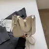 Moda Verão 2025 Nova Bolsa de Ombro Cruzada de Axila Nicho Simples Grande Capacidade Alto Valor para o Dia a Dia Pequena Bolsa Quadrada