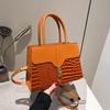 Bolso de mujer 2025, nuevo bolso portátil de moda para mujer, otoño e invierno, estilo occidental, retro, sencillo, para ir al trabajo, bandolera, pequeño bolso cuadrado.