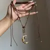 Colar de Corda de Cera Vintage Desgastado Retro Sol e Lua Brilhantes para Mulheres, Novo Modelo 2026, Corrente de Suéter com Design Único