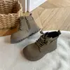 Botas amarillas retro y elegantes para niños, nueva colección otoño/invierno 2026, versátiles y a la moda, botas tipo Dr. Martens, botas de cuero estilo británico para niñas, modernas