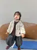 Ropa de Otoño para Bebé 2026 Nueva Chaqueta Infantil Otoño Estilo Coreano Ropa Infantil Conjunto de Jeans para Niños Atuendo de Otoño