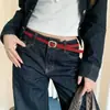 Cinto de Camurça Vermelha Outono/Inverno 2026 para Mulheres Sensação de Alto Padrão Fivela Quadrada de Metal Cinto de Couro com Jeans Tendência