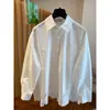 Camisa de retazos de encaje blanco de alta gama estilo europeo para mujer, nuevo estilo de principios de primavera, cárdigan holgado y súper elegante de color liso para mujer