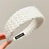 Nueva diadema de ala ancha 2026 para mujer, diseñada para levantar la línea del cabello y mantener el cabello en su lugar mientras te lavas la cara, con un estilo retro adecuado para otoño e invierno, y ofreciendo un aspecto sofisticado