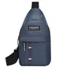 Bolso cruzado de tela Oxford para hombre, ligero, con bandolera y decoración de etiqueta
