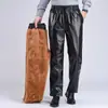 Calça de couro masculina com cintura elástica para outono e inverno, à prova de óleo, impermeável, quente, couro que não descasca, acolchoada com veludo, PU, calça de trabalho masculina, calça de moto