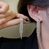 Aretes de borla de circonio de garra de alta calidad con aguja de plata 925 para mujer, temperamento de nicho de lujo ligero, aretes largos, aretes adelgazantes para rostro redondo