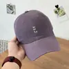 Boné de Baseball Estilo Coreano para Primavera e Verão com Bordado de Letras para Mulheres, Boné Casual Versátil para Passeio Que Faz o Rosto Parecer Menor, Boné Aba Curva Macio para Homens e Casais