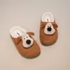 Lindos zapatos estilo Birkenstock para niñas, nueva colección otoño/invierno 2026, modernos zapatos de algodón de suela suave, pantuflas de interior con temática de perritos