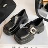 Mocasines de suela gruesa de cuero con aumento de otoño 2024, zapatos de una sola capa con tacón grueso y cabeza cuadrada, zapatos pequeños de cuero estilo británico con velcro para mujer