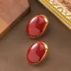 Pendientes de Botón Geométricos de Esmalte Borgoña de Moda y Únicos Estilo Hong Kong, Lujo Ligero, Pendientes Elegantes y de Alta Gama