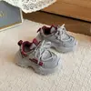Zapatillas infantiles de moda, colección otoño 2026: nuevos estilos para zapatillas gruesas de niño y zapatillas casuales de malla para niña, zapatillas versátiles para correr