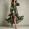 Vestido de Festa Estilo Europeu com Estampa Floral, Manga Longa, Decote V, Gola Lapela, Babados e Fenda Alta