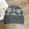 Nuevo gorro de punto estilo coreano para otoño e invierno para mujer, diseñado para uso en exteriores, a prueba de viento, protege los oídos, cálido y adecuado para cabezas grandes, perfecto para esquiar y climas fríos