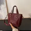 Bolso de cubo casual de mano personalizado de color sólido, nuevo bolso de hombro individual de verano 2026, bolso cruzado moderno y elegante