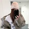 Gorro de Punto con Letra Americana para Mujer Otoño Mezcla de Lana Moderno Circunferencia de Cabeza Grande Hace que la Cara Parezca Más Pequeña Cálido Gorro de Lana