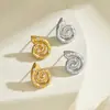 Pendientes Europeos y Americanos Transfronterizos de Oro de 18 Quilates de Alta Gama en Espiral Micro-pavimentados con Circonita Estilo Ins Elegante de Nicho Pendientes Versátiles de Moda