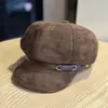 Novo Chapéu Octogonal de Camurça Retrô Feminino Outono Inverno Fivela de Couro Grande Circunferência da Cabeça Faz o Rosto Parecer Menor Temperamento Versátil Chapéu de Pintor Tendência