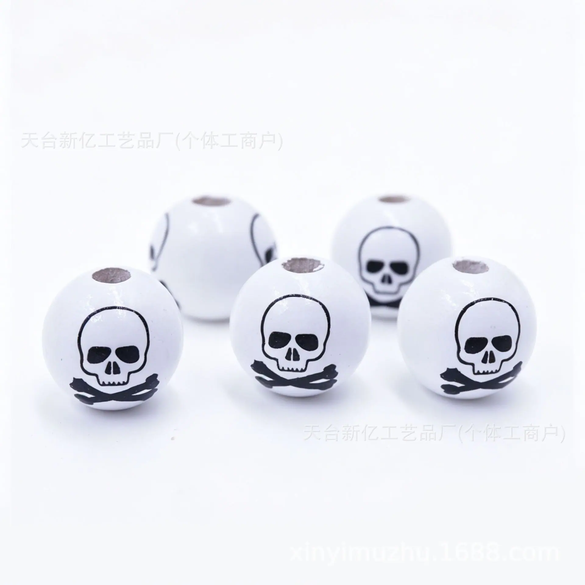 白底骷髅